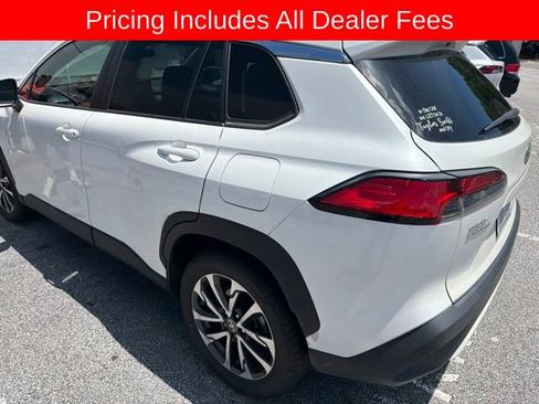 Used 2023 Toyota Corolla Cross XLE w/ Convenience Package AWD/4WD image 9