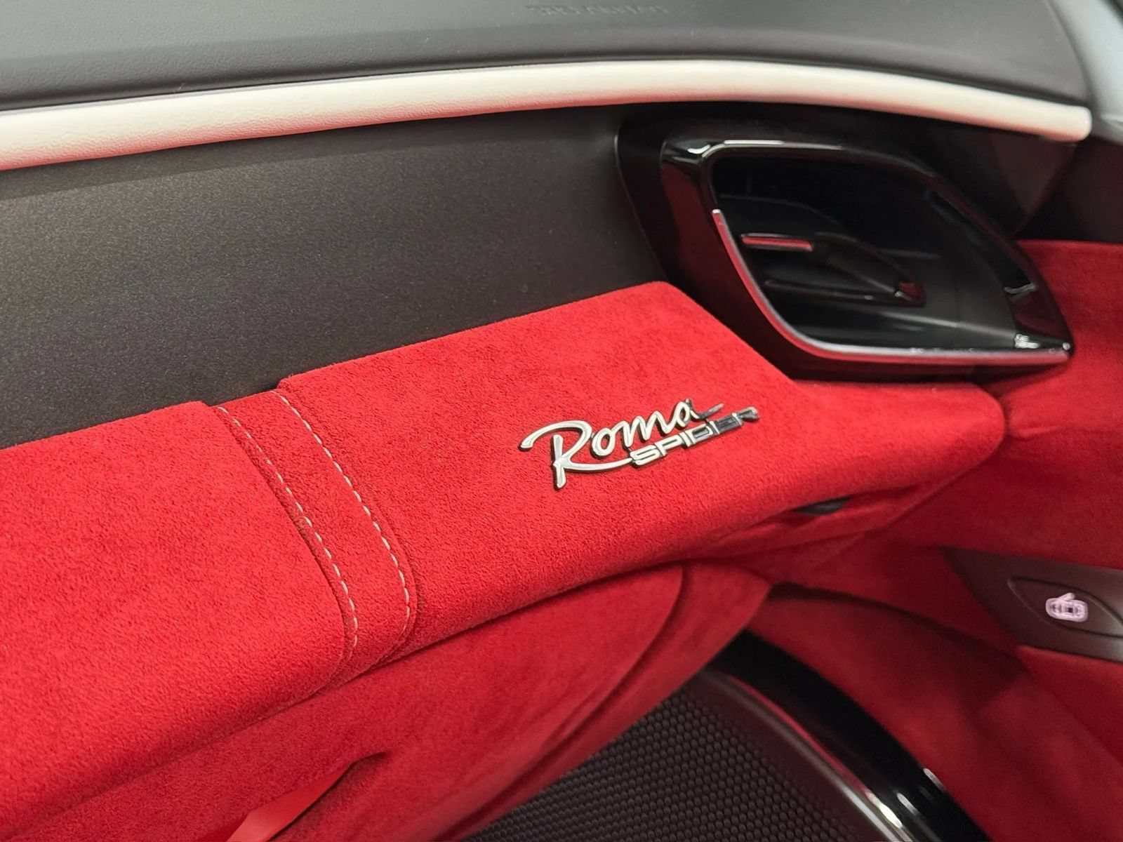 Used 2025 Ferrari Roma Spider RWD image 25