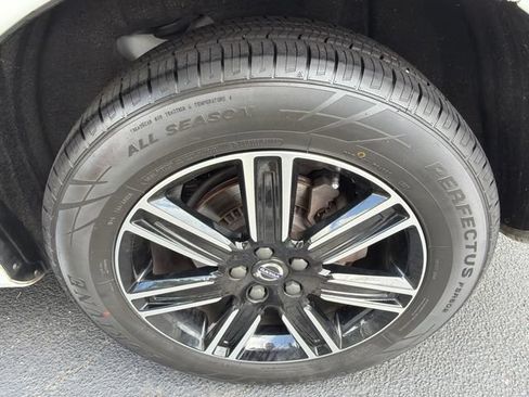 Used 2017 Volvo XC60 T5 Dynamic w/ Preferred Option Package FWD image 20