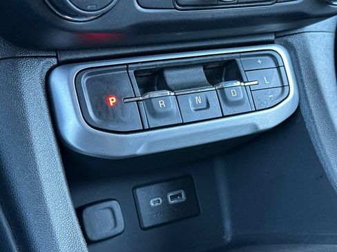 Used 2022 GMC Acadia SLE FWD image 24