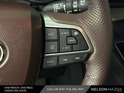 Used 2024 Toyota Sienna Platinum FWD image 24