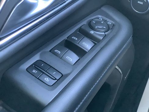 Used 2022 Chevrolet Suburban LT image 21