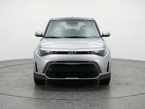 Used 2025 Kia Soul LX w/ LX Technology Package image 2