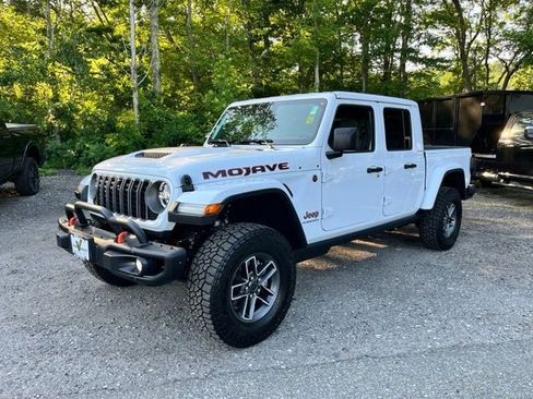 Used 2026 Jeep Gladiator Mojave AWD/4WD image 2