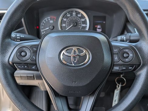 Used 2020 Toyota Corolla LE FWD image 18