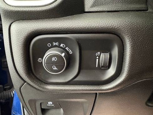 Used 2020 RAM 1500 Big Horn AWD/4WD image 14
