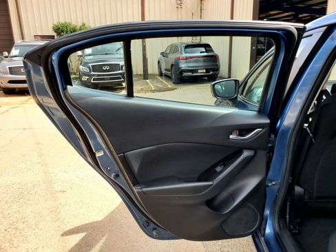 Used 2017 MAZDA MAZDA3 Sport w/ Preferred Equipment Package FWD image 29