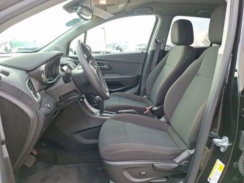 Used 2022 Chevrolet Trax LS w/ Tint and Cruise Package image 17