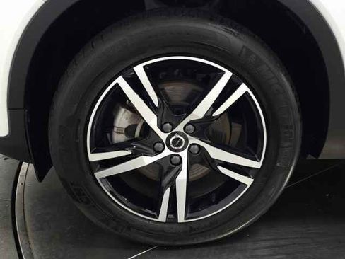 Used 2025 Volvo XC40 B5 Core image 13