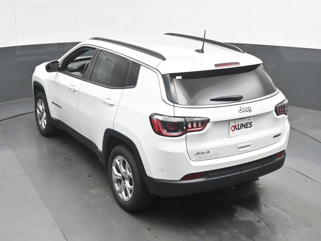 Used 2025 Jeep Compass Latitude AWD/4WD image 34