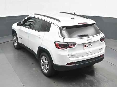 Used 2025 Jeep Compass Latitude AWD/4WD image 34