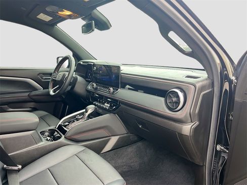 Used 2024 Chevrolet Colorado Z71 w/ Z71 Convenience Package 2 image 28