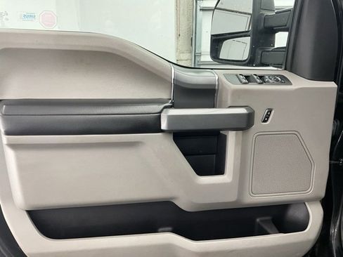 Used 2016 Ford F150 XLT w/ Equipment Group 302A Luxury image 11