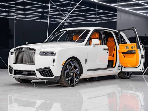 Used 2025 Rolls-Royce Cullinan Black Badge AWD/4WD image 14