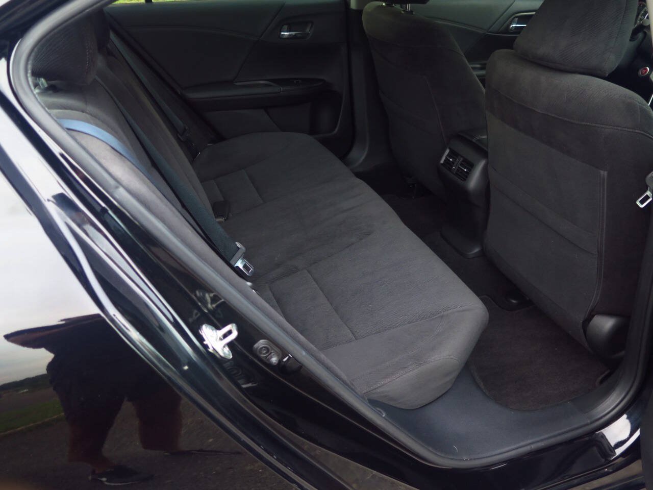 Used 2015 Honda Accord EX image 31