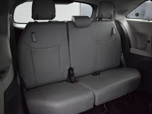 Used 2024 Toyota Sienna Limited AWD/4WD image 12