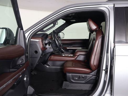Used 2024 Ford Expedition Limited image 34