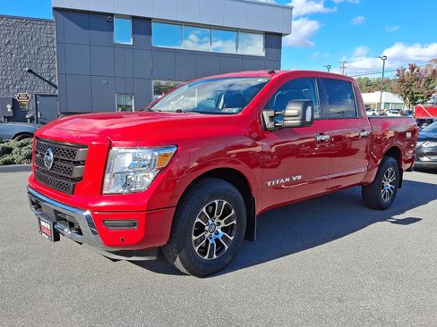Used 2020 Nissan Titan SV w/ SV Convenience Package image 3