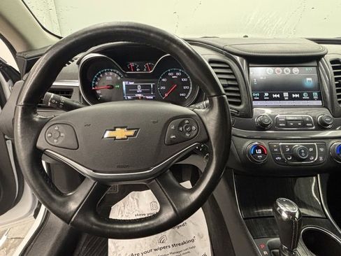 Used 2016 Chevrolet Impala LT w/ Convenience Package image 14