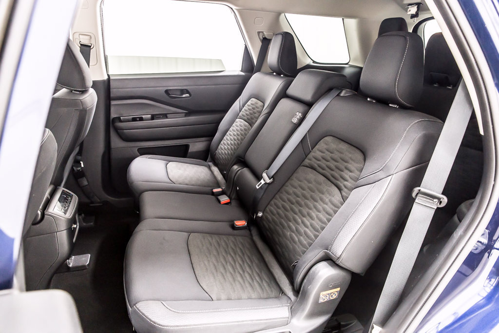 Used 2025 Nissan Pathfinder SV AWD/4WD image 28