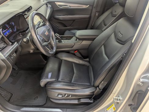 Used 2017 Cadillac XT5 Luxury w/ Driver Awareness Package image 5