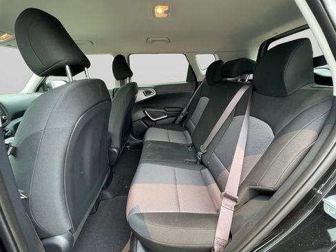 Used 2025 Kia Soul LX w/ LX Technology Package FWD image 18