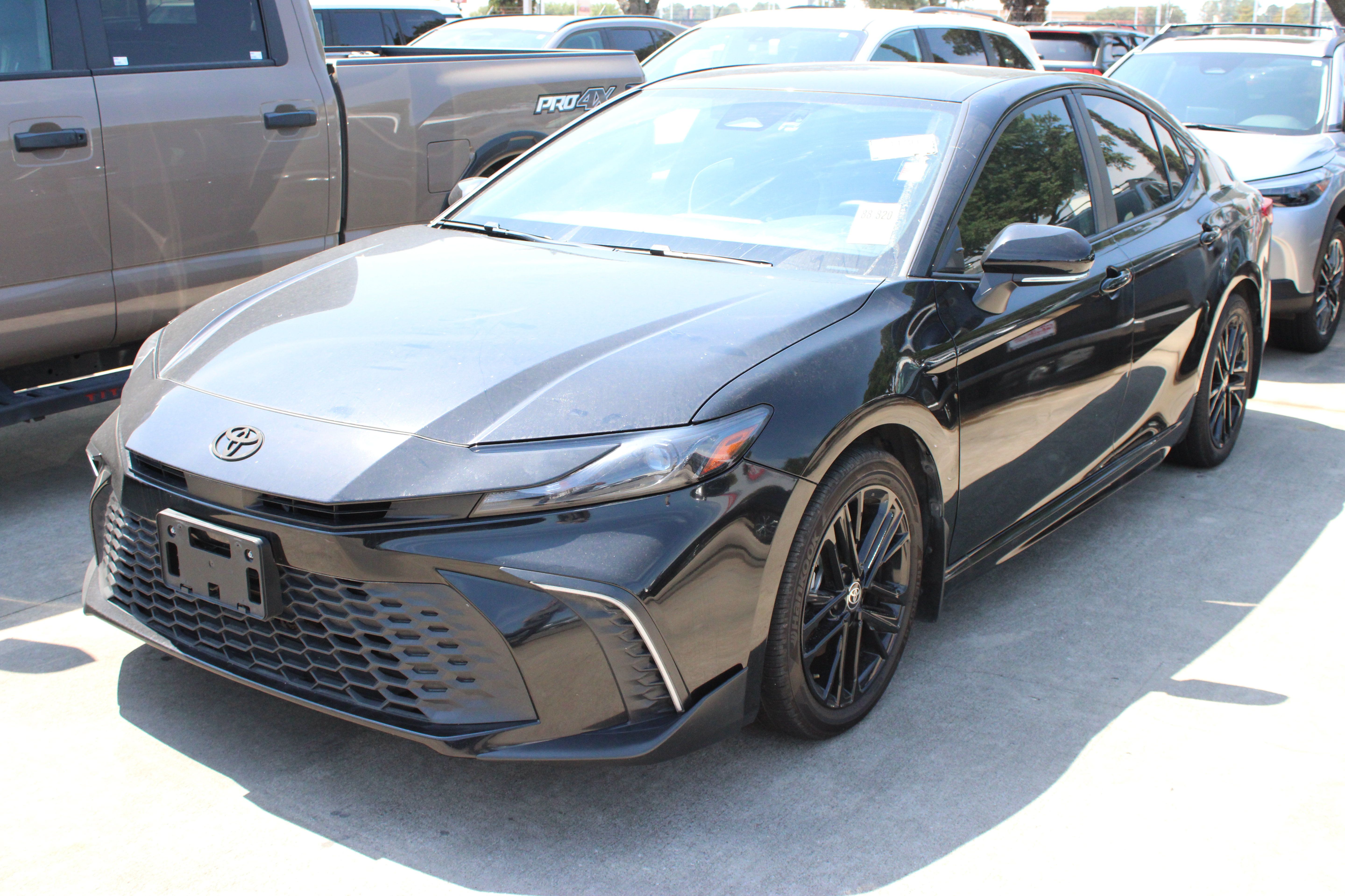 Used 2025 Toyota Camry SE FWD image 6