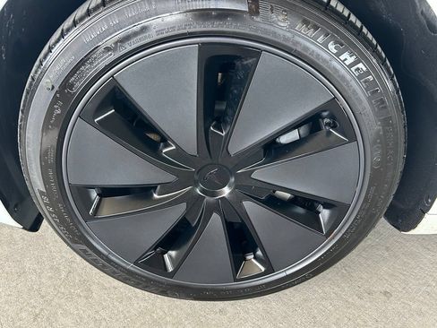 Used 2025 Tesla Model 3 Long Range RWD image 9
