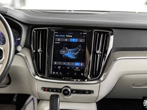 Used 2023 Volvo S60 T8 Plus image 37