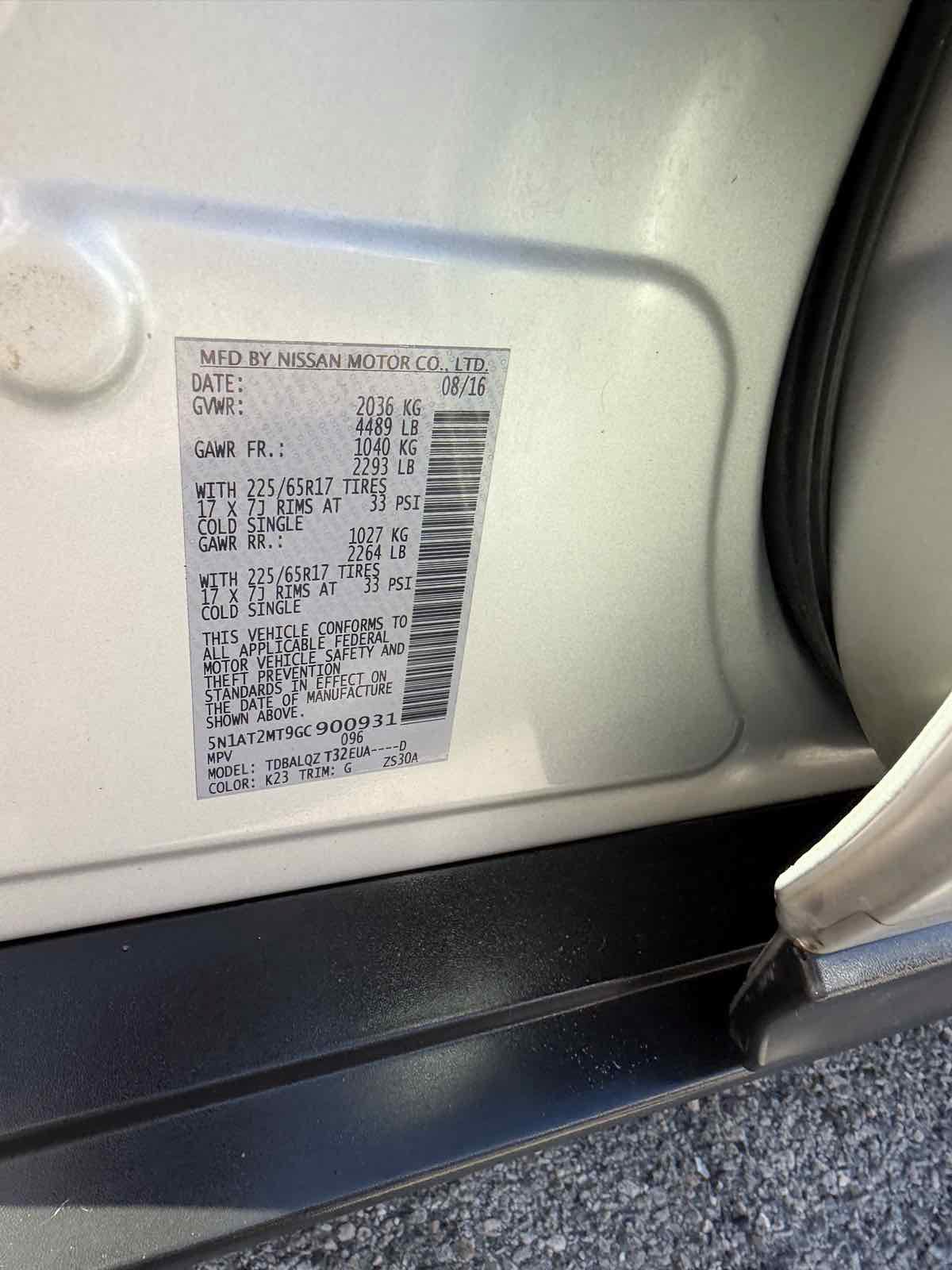 Used 2016 Nissan Rogue SV FWD image 25
