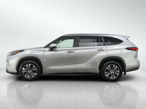 Used 2023 Toyota Highlander XLE w/ Protection Package #3 (TMS) AWD/4WD image 2