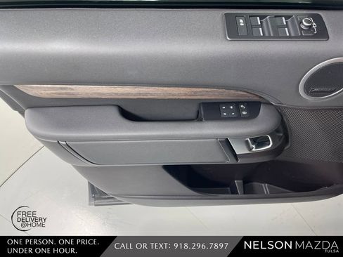 Used 2018 Land Rover Discovery HSE image 19