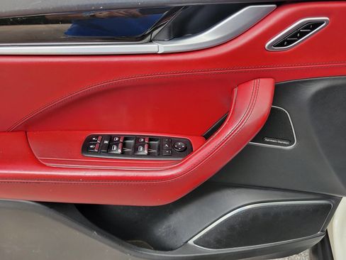 Used 2018 Maserati Levante GranSport image 20