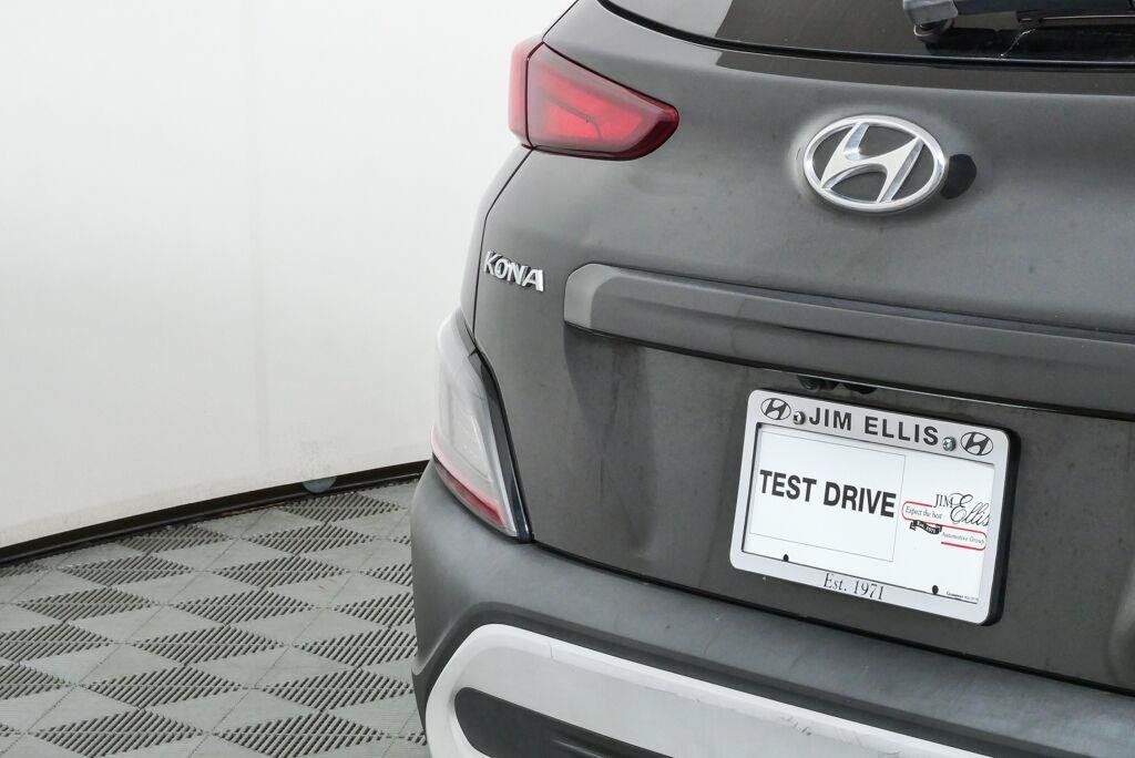 Used 2022 Hyundai Kona SEL FWD image 32