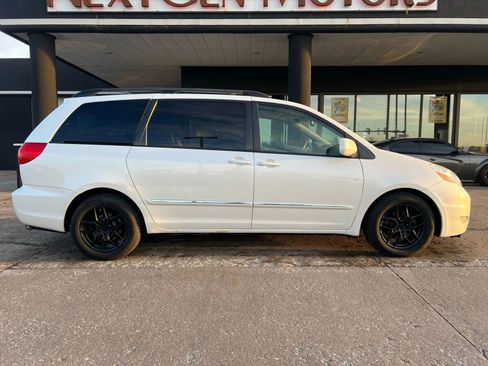 Used 2010 Toyota Sienna XLE image 8