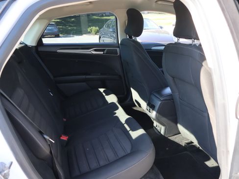 Used 2018 Ford Fusion SE FWD image 11