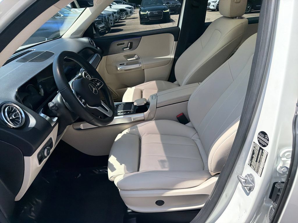 Used 2021 Mercedes-Benz GLB 250 w/ Premium Package image 9