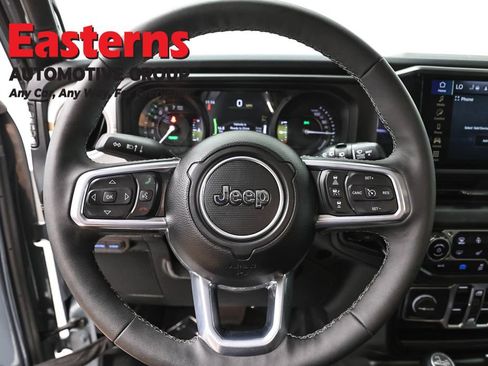 Used 2025 Jeep Wrangler Unlimited Sahara AWD/4WD image 10