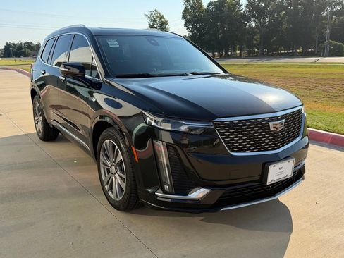 Used 2021 Cadillac XT6 Premium Luxury FWD image 9