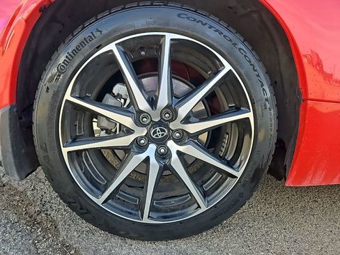 Used 2023 Toyota GR86 Base image 9