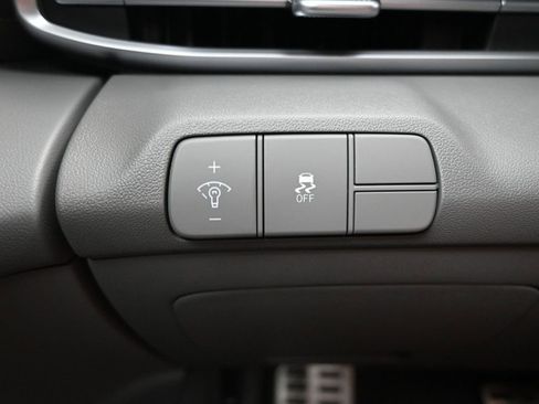 Used 2025 Hyundai Elantra Sport image 20