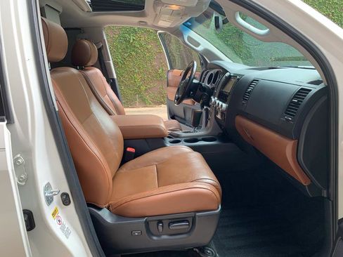 Used 2010 Toyota Sequoia Platinum RWD image 51