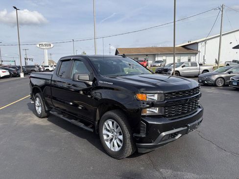 Used 2021 Chevrolet Silverado 1500 Custom image 2