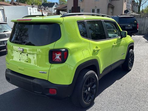 Used 2018 Jeep Renegade Latitude AWD/4WD image 3