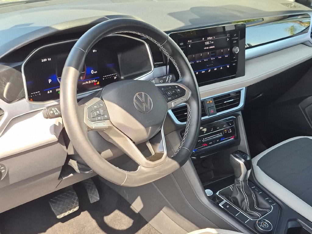 Used 2025 Volkswagen Taos SE AWD/4WD image 15