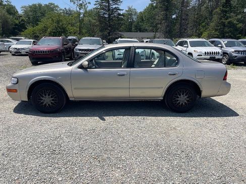 Used 1996 Nissan Maxima SE FWD image 8