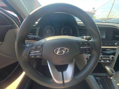 Used 2020 Hyundai Elantra SE FWD image 13