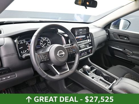 Used 2025 Nissan Pathfinder SV FWD image 21