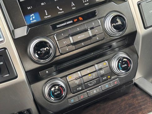 Used 2016 Ford F150 Platinum w/ Equipment Group 701A Luxury image 28