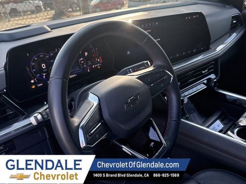 Used 2025 Chevrolet Suburban RST image 8